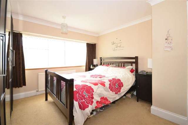  Image of 3 Bedroom Semi-Detached for sale at Gravesend Kent Gravesend, DA12 4RA