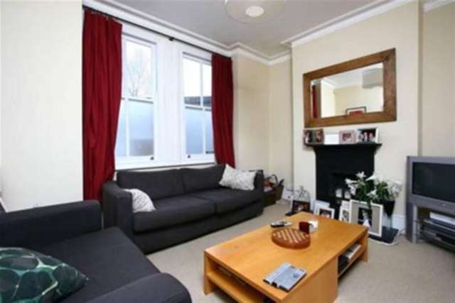  Image of 2 Bedroom Flat to rent at London, SW8 3TS