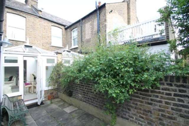  Image of 2 Bedroom Flat to rent at London, SW8 3TS