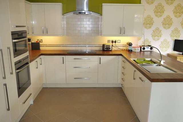  Image of 5 Bedroom Detached for sale at Whitnash Leamington Spa Warwickshire, CV31 2TW