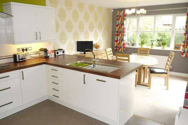 Image of 5 Bedroom Detached for sale at Whitnash Leamington Spa Warwickshire, CV31 2TW