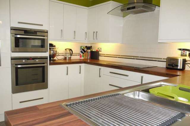  Image of 5 Bedroom Detached for sale at Whitnash Leamington Spa Warwickshire, CV31 2TW