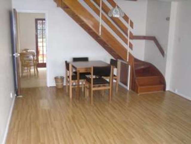  Image of 127 Bedroom Semi-Detached to rent at Gossops Green  Crawley, RH11 8NQ