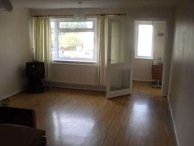  Image of 127 Bedroom Semi-Detached to rent at Gossops Green  Crawley, RH11 8NQ