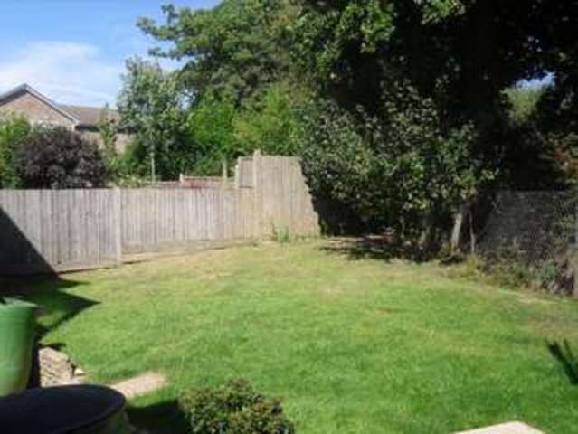  Image of 127 Bedroom Semi-Detached to rent at Gossops Green  Crawley, RH11 8NQ