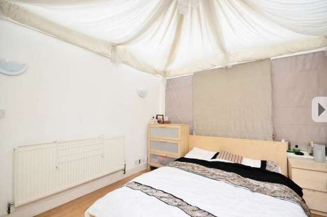  Image of 4 Bedroom Mews to rent at Borough  Tower Bridge, SE1 3BE