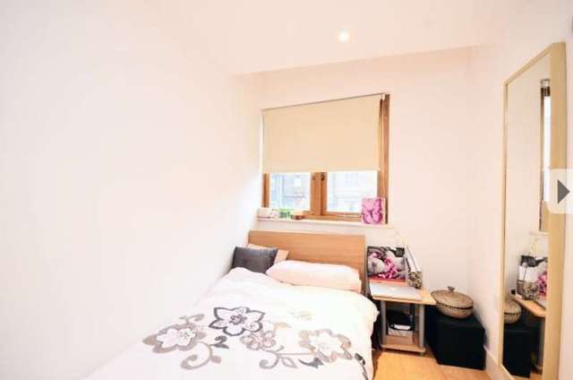  Image of 4 Bedroom Mews to rent at Borough  Tower Bridge, SE1 3BE