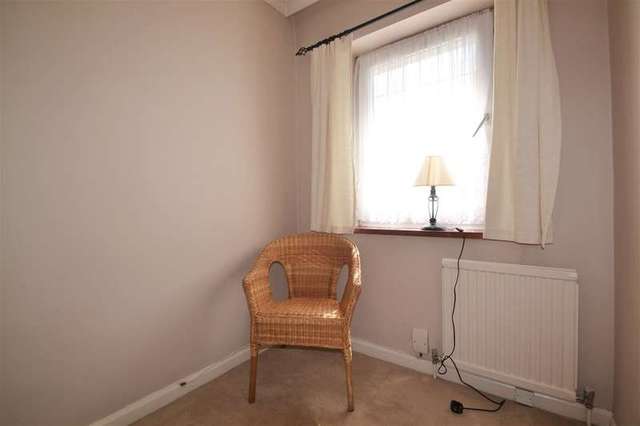  Image of 3 Bedroom Terraced to rent at Morden, SM4 6SG