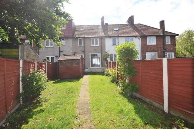  Image of 3 Bedroom Terraced to rent at Morden, SM4 6SG