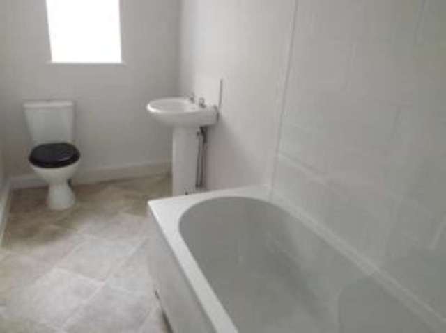  Image of 1 Bedroom Flat for sale at Cheltenham Gloucestershire Cheltenham, GL52 2SG