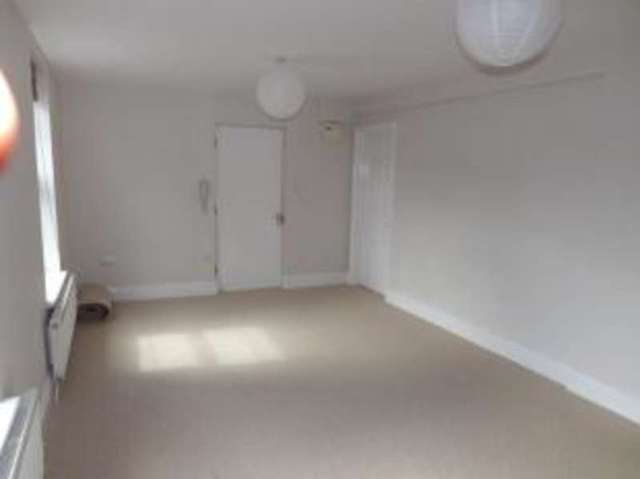  Image of 1 Bedroom Flat for sale at Cheltenham Gloucestershire Cheltenham, GL52 2SG