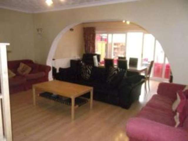  Image of 3 Bedroom Semi-Detached for sale at Harold Park Romford Harold Wood, RM3 0JX
