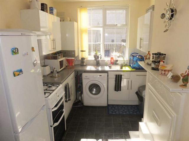  Image of 1 Bedroom Flat to rent at Sutton Surrey Sutton, SM1 1JH