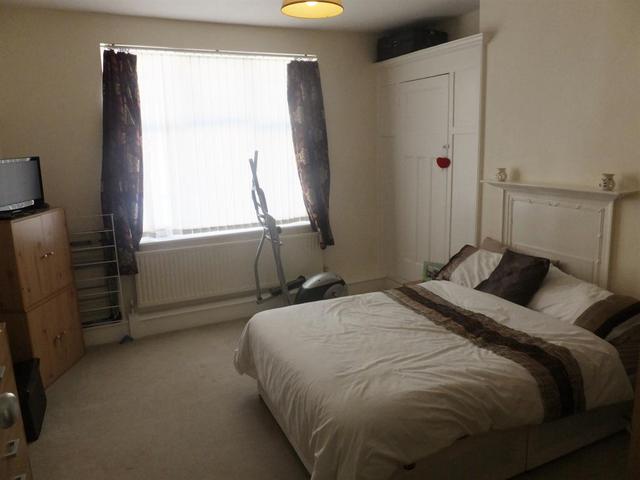  Image of 1 Bedroom Flat to rent at Sutton Surrey Sutton, SM1 1JH