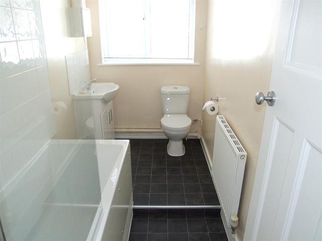  Image of 1 Bedroom Flat to rent at Sutton Surrey Sutton, SM1 1JH