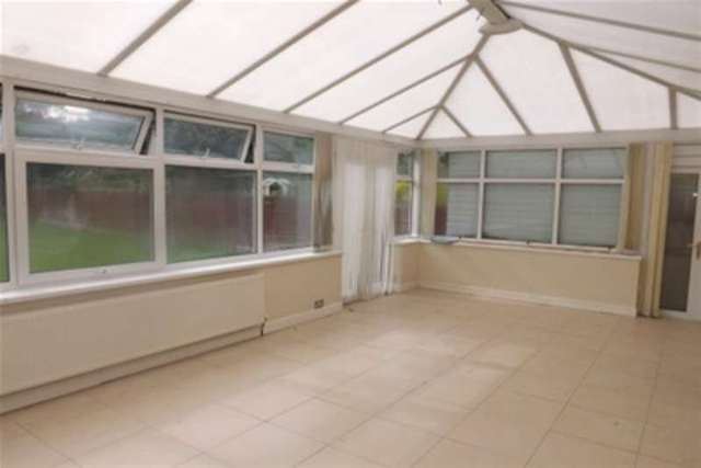  Image of 3 Bedroom Detached to rent at Solihull, B92 8JW