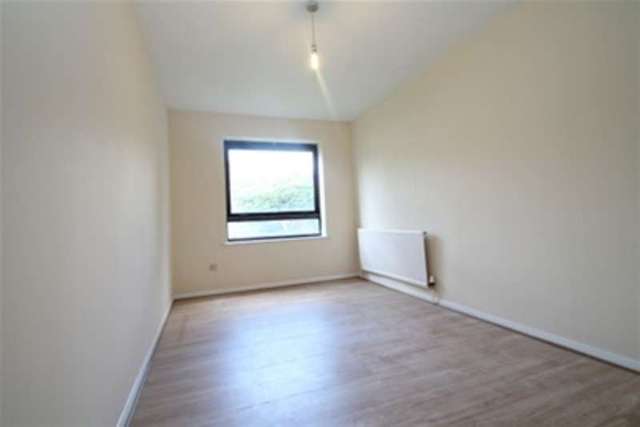  Image of 2 Bedroom Flat to rent at London, SE25 5BJ