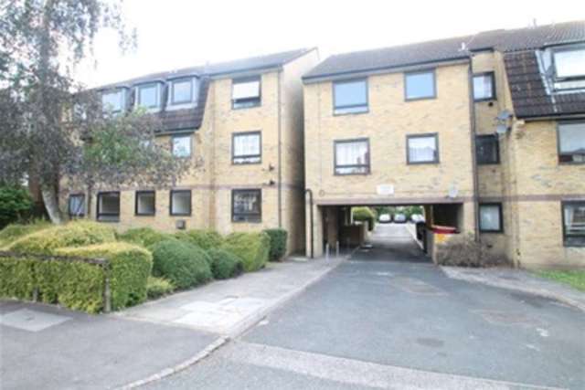  Image of 2 Bedroom Flat to rent at London, SE25 5BJ