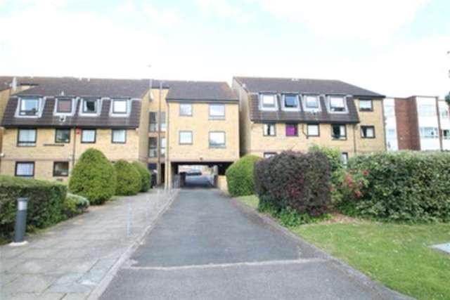  Image of 2 Bedroom Flat to rent at London, SE25 5BJ