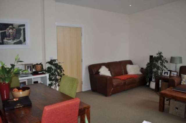  Image of 3 Bedroom Flat to rent at Kingswood Court Hither Green London, SE13 6TD
