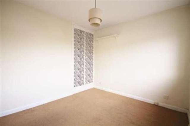  Image of 4 Bedroom Detached to rent at Mitcham, CR4 2DD