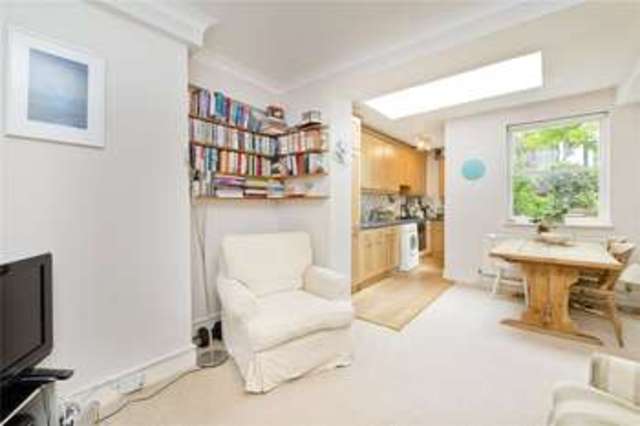  Image of 2 Bedroom Flat for sale at Canonbury London Essex Road, N1 3LR