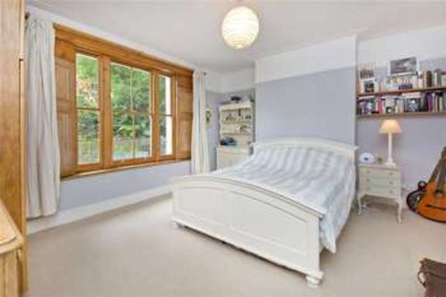  Image of 2 Bedroom Flat for sale at Canonbury London Essex Road, N1 3LR