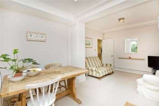  Image of 2 Bedroom Flat for sale at Canonbury London Essex Road, N1 3LR
