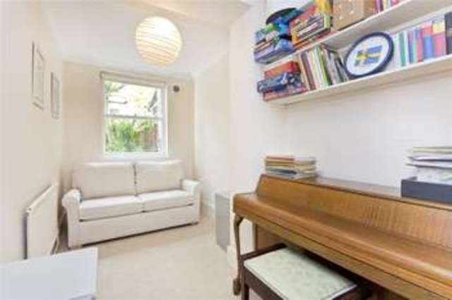  Image of 2 Bedroom Flat for sale at Canonbury London Essex Road, N1 3LR