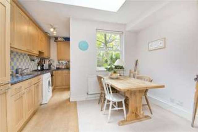  Image of 2 Bedroom Flat for sale at Canonbury London Essex Road, N1 3LR