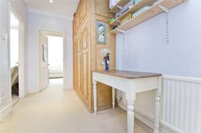  Image of 2 Bedroom Flat for sale at Canonbury London Essex Road, N1 3LR
