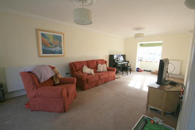  Image of 5 Bedroom Semi-Detached to rent at Biddenden, TN27 8DD