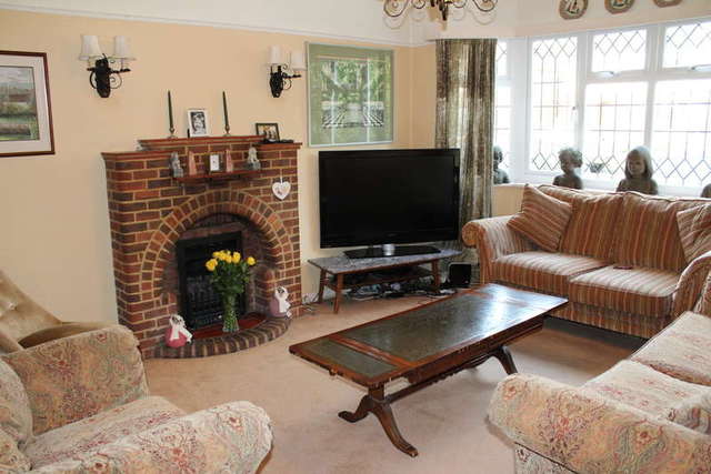 Image of 4 Bedroom Semi-Detached for sale at Ashtead London Surrey, KT21 1PZ