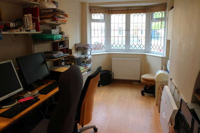  Image of 4 Bedroom Semi-Detached for sale at Ashtead London Surrey, KT21 1PZ