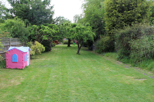  Image of 4 Bedroom Semi-Detached for sale at Ashtead London Surrey, KT21 1PZ