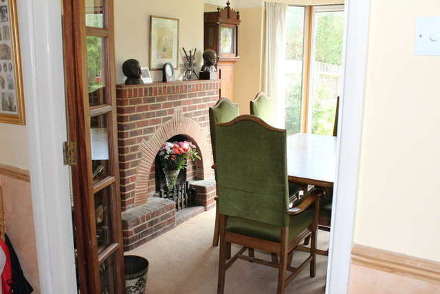  Image of 4 Bedroom Semi-Detached for sale at Ashtead London Surrey, KT21 1PZ