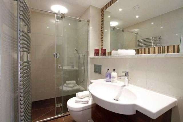  Image of 4 Bedroom Detached to rent at Wimbledon, SW19 4QX