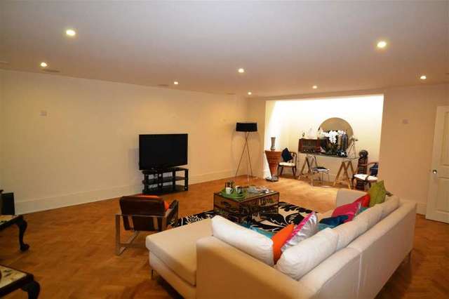  Image of 4 Bedroom Detached to rent at Wimbledon, SW19 4QX
