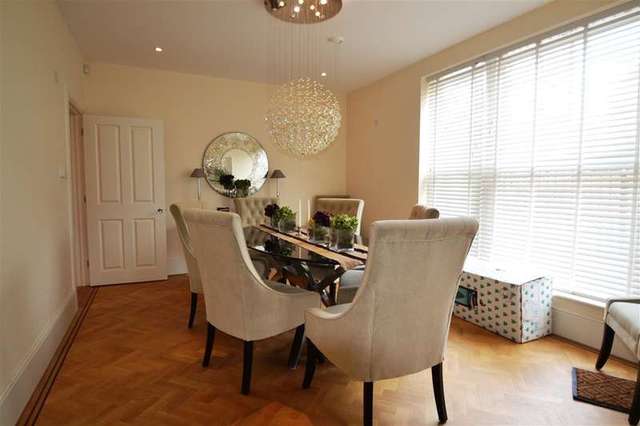  Image of 4 Bedroom Detached to rent at Wimbledon, SW19 4QX