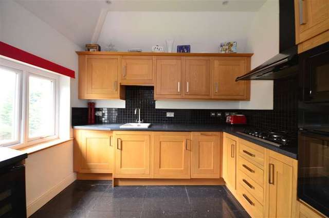  Image of 4 Bedroom Semi-Detached for sale at Dover Kent Dover, CT16 1ER