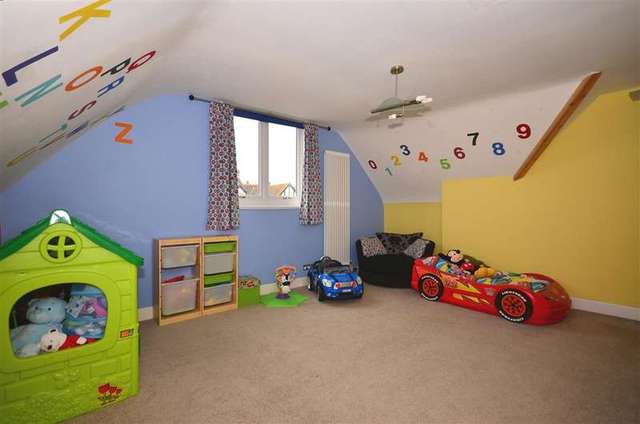  Image of 4 Bedroom Semi-Detached for sale at Dover Kent Dover, CT16 1ER