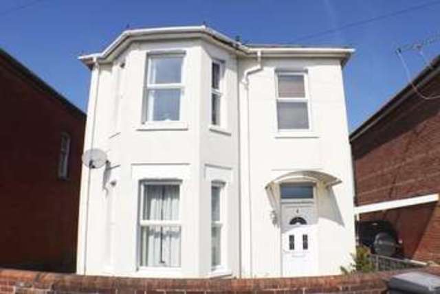  Image of 4 Bedroom Detached to rent at Bournemouth, BH7 6LU