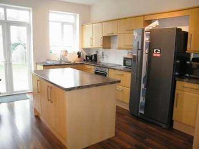  Image of 4 Bedroom Detached to rent at Bournemouth, BH7 6LU