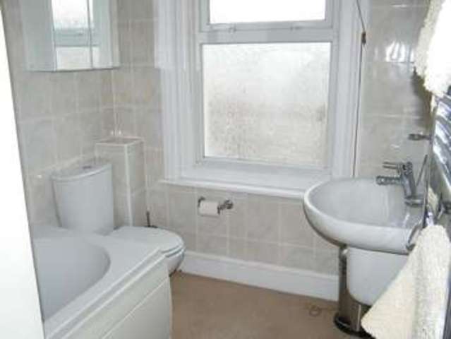  Image of 4 Bedroom Detached to rent at Bournemouth, BH7 6LU