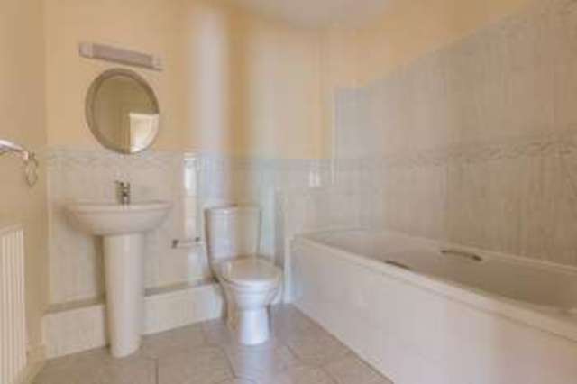  Image of 3 Bedroom Flat to rent at Green Lane Standish Wigan, WN6 0TU
