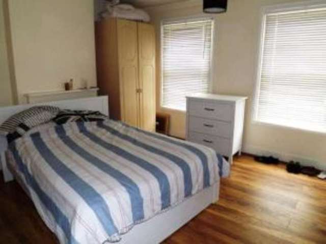  Image of 2 Bedroom Semi-Detached for sale at Romford  Romford, RM1 2RX