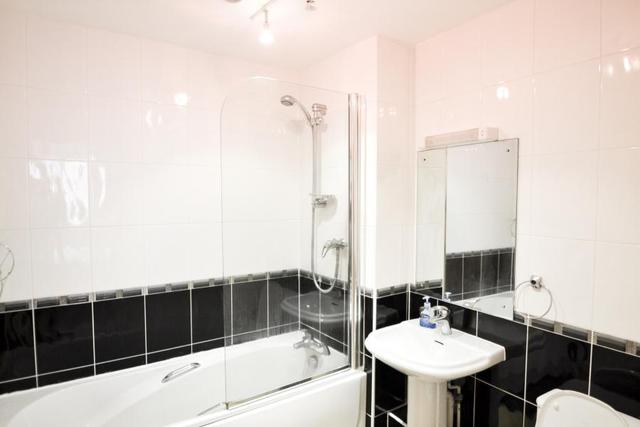  Image of 1 Bedroom Flat to rent at Birmingham, B1 2JX