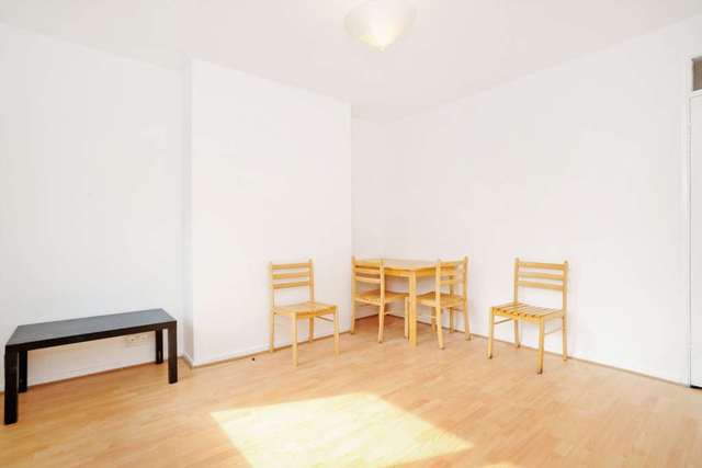  Image of 1 Bedroom Flat to rent at Somerford Grove Estate Stoke Newington London, N16 7TN