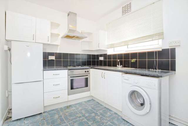  Image of 1 Bedroom Flat to rent at Somerford Grove Estate Stoke Newington London, N16 7TN