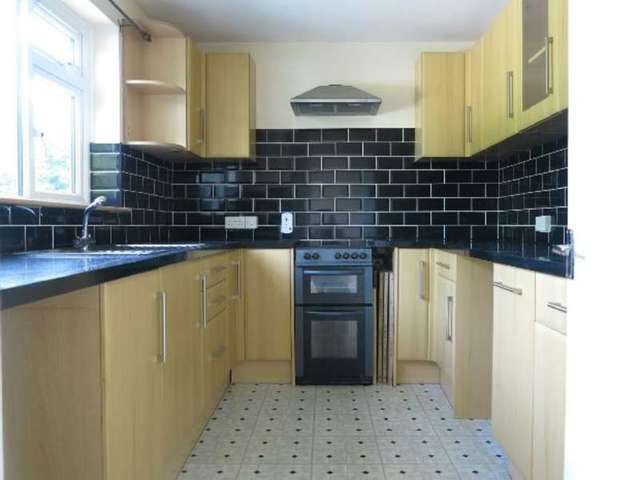  Image of 1 Bedroom Flat to rent at Southcote Road  Reading, RG30 2AT